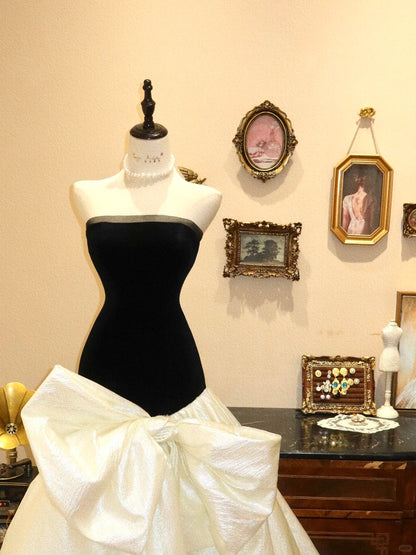 Elegantes schwarzes trägerloses A-Linien-Satin-Lang-Trägerkleid Abendkleider RF0674