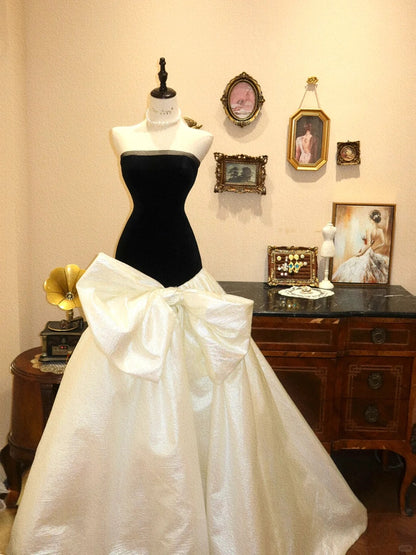 Elegantes schwarzes trägerloses A-Linien-Satin-Lang-Trägerkleid Abendkleider RF0674