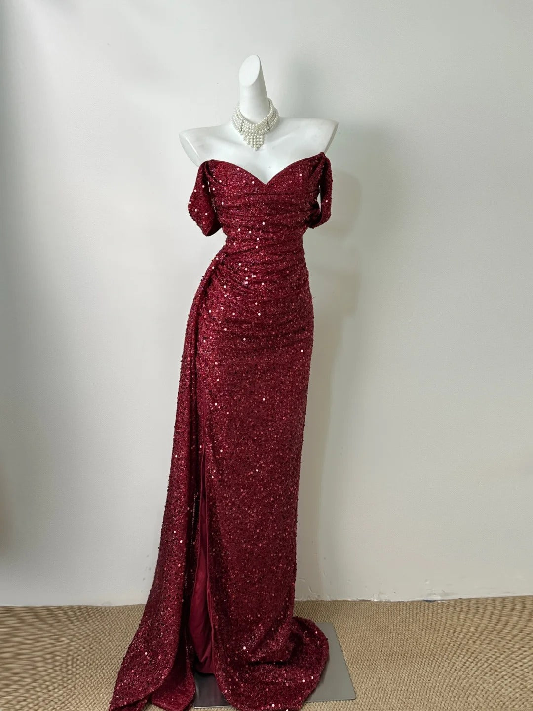 Robe de soirée longue rose élégante à épaules dénudées et paillettes style sirène RF0676