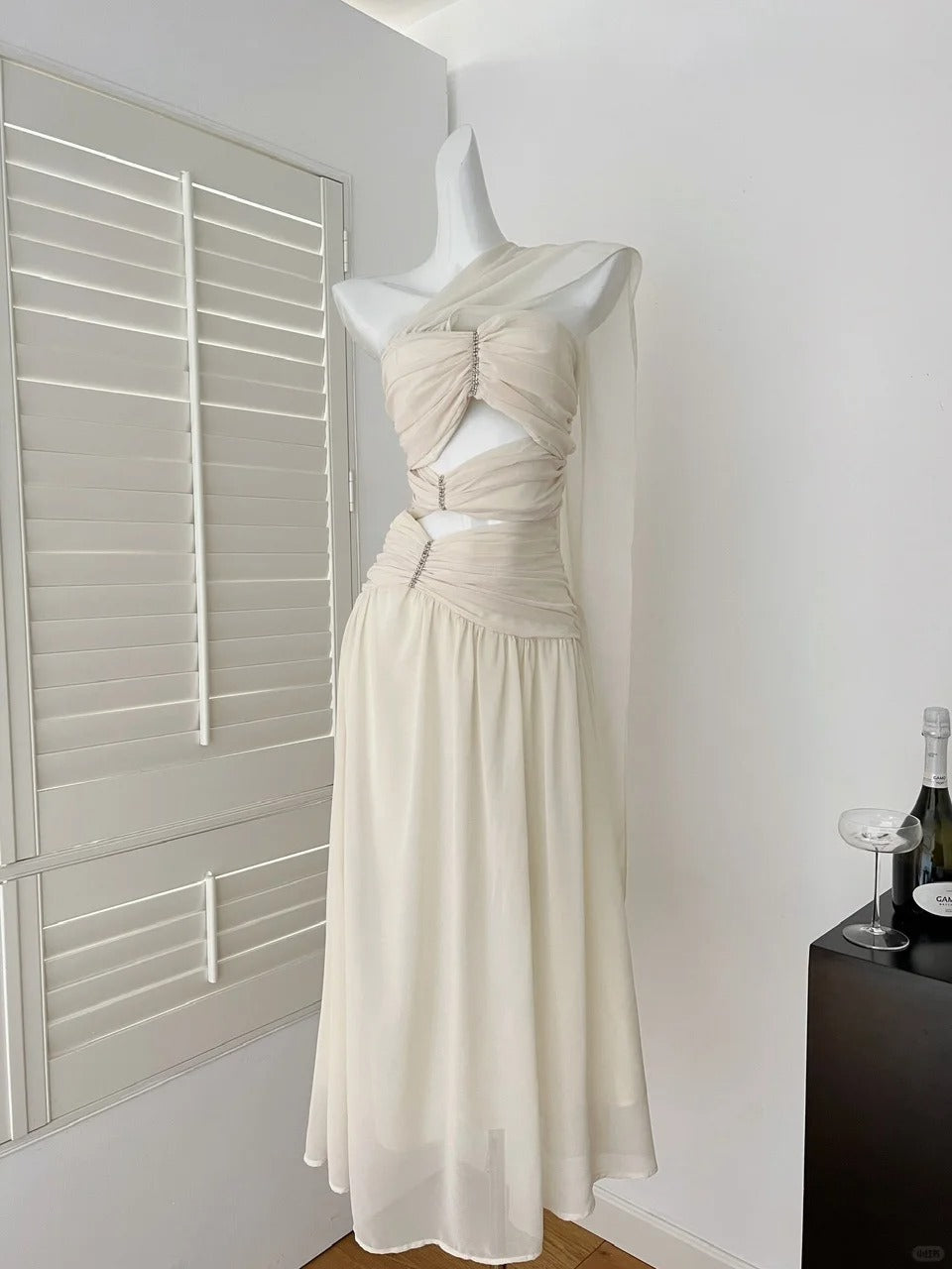 Schlichtes weißes trägerloses Chiffon-A-Linien-Partykleid Abendkleid RF0689