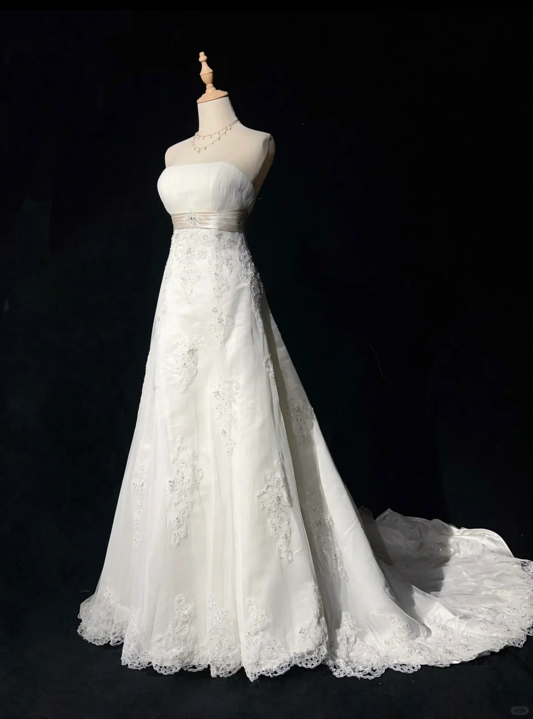 Beautiful White Strapless A-Line Lace Tulle Wedding Dress RF0731