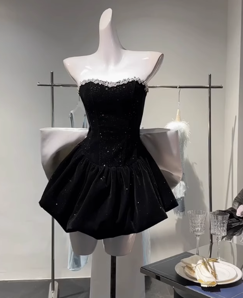 Elegant Black Strapless A-Line Satin Beaded Short Prom Dresses Homecoming Dress with Bow RF0736