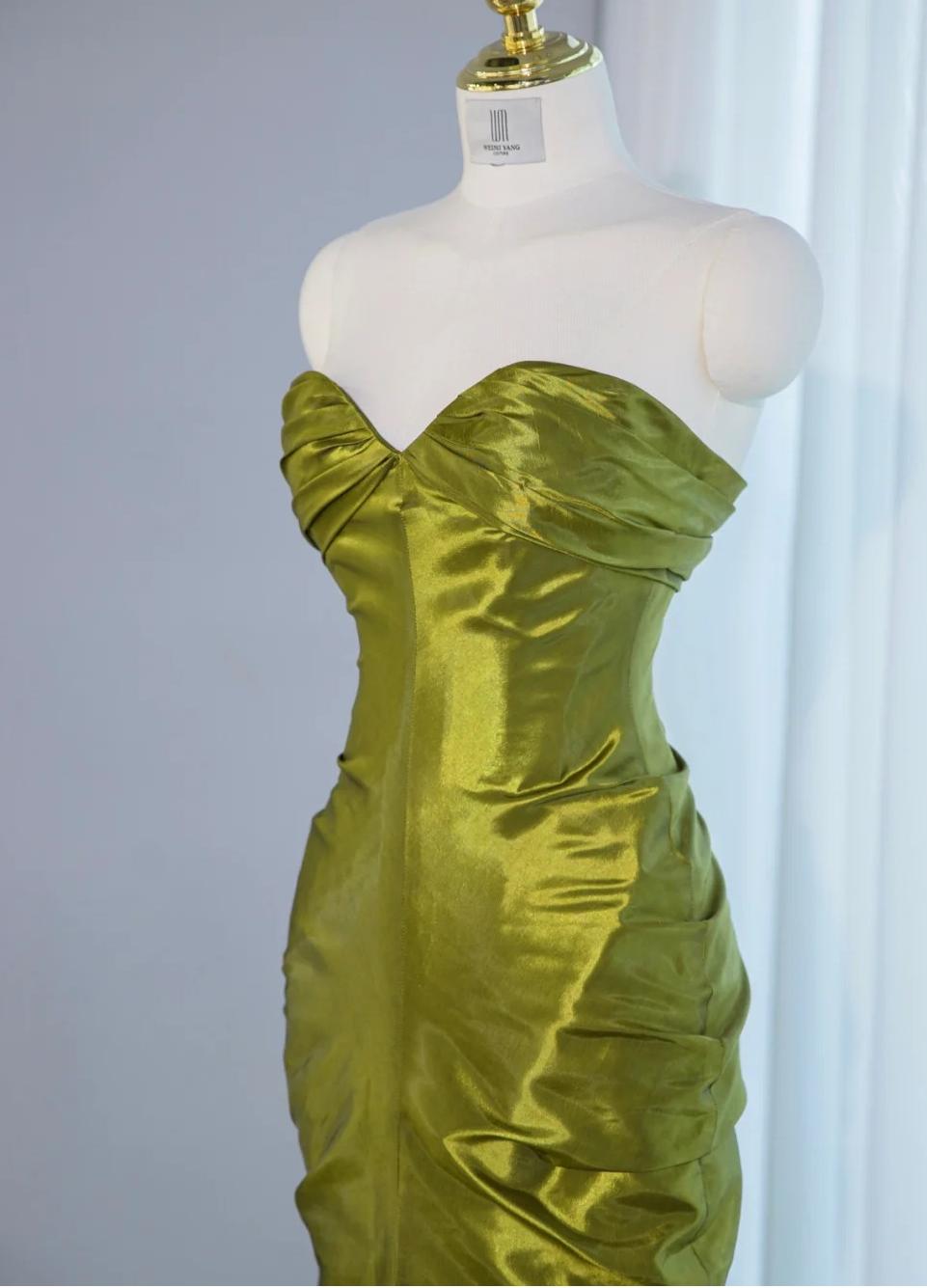 Superbe robe de soirée longue en satin vert à col en cœur style sirène RF0769