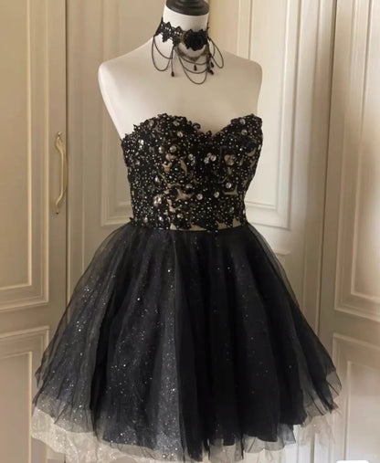 Robe de bal courte vintage noire sans bretelles, coupe trapèze, en tulle et perles, RF0823