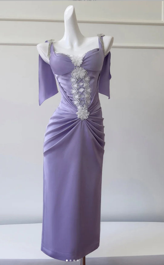 Superbe robe de soirée longue en satin violet à bretelles spaghetti RF0839