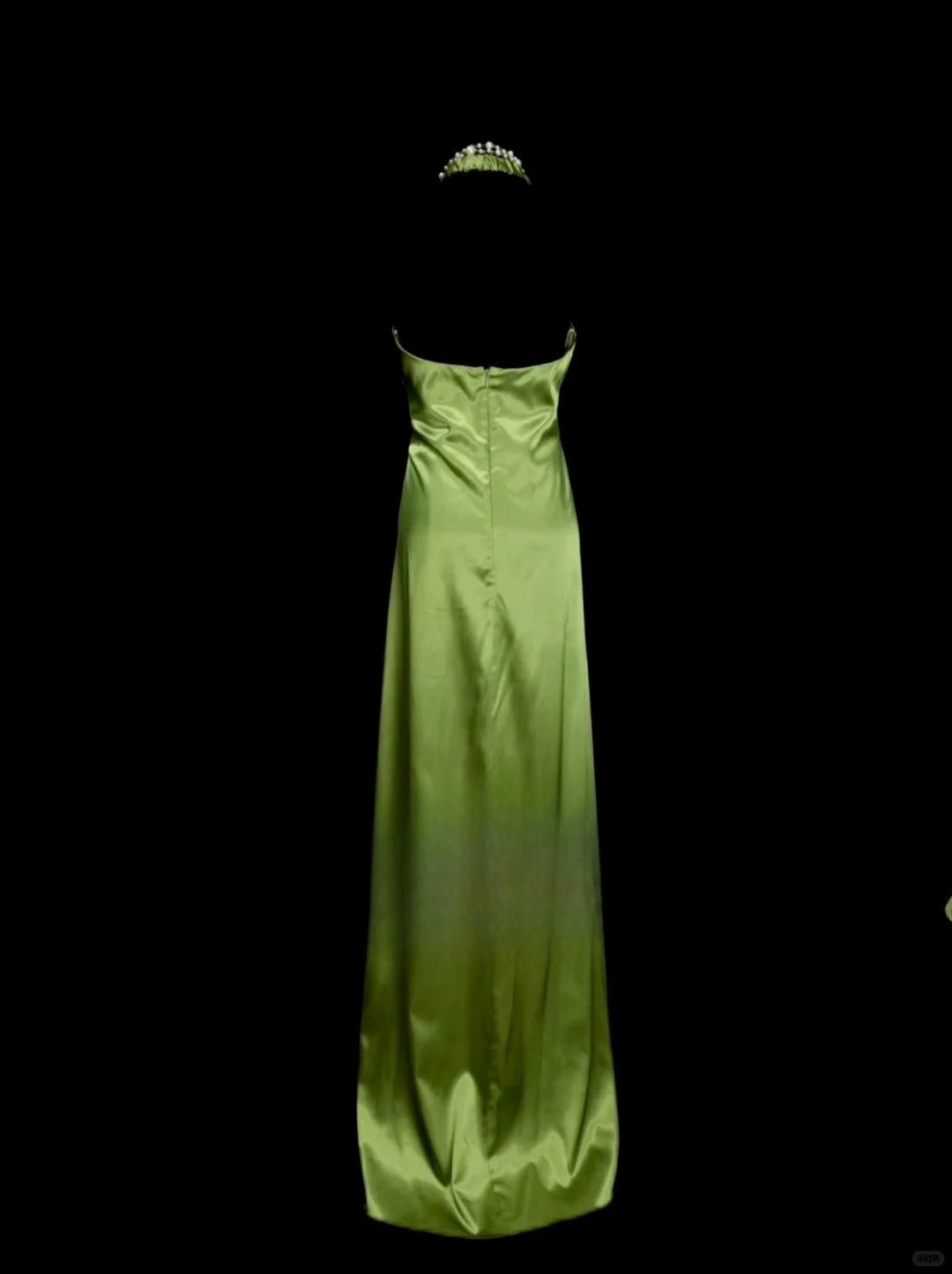Superbe robe de soirée longue en satin vert à col en V, RF0850