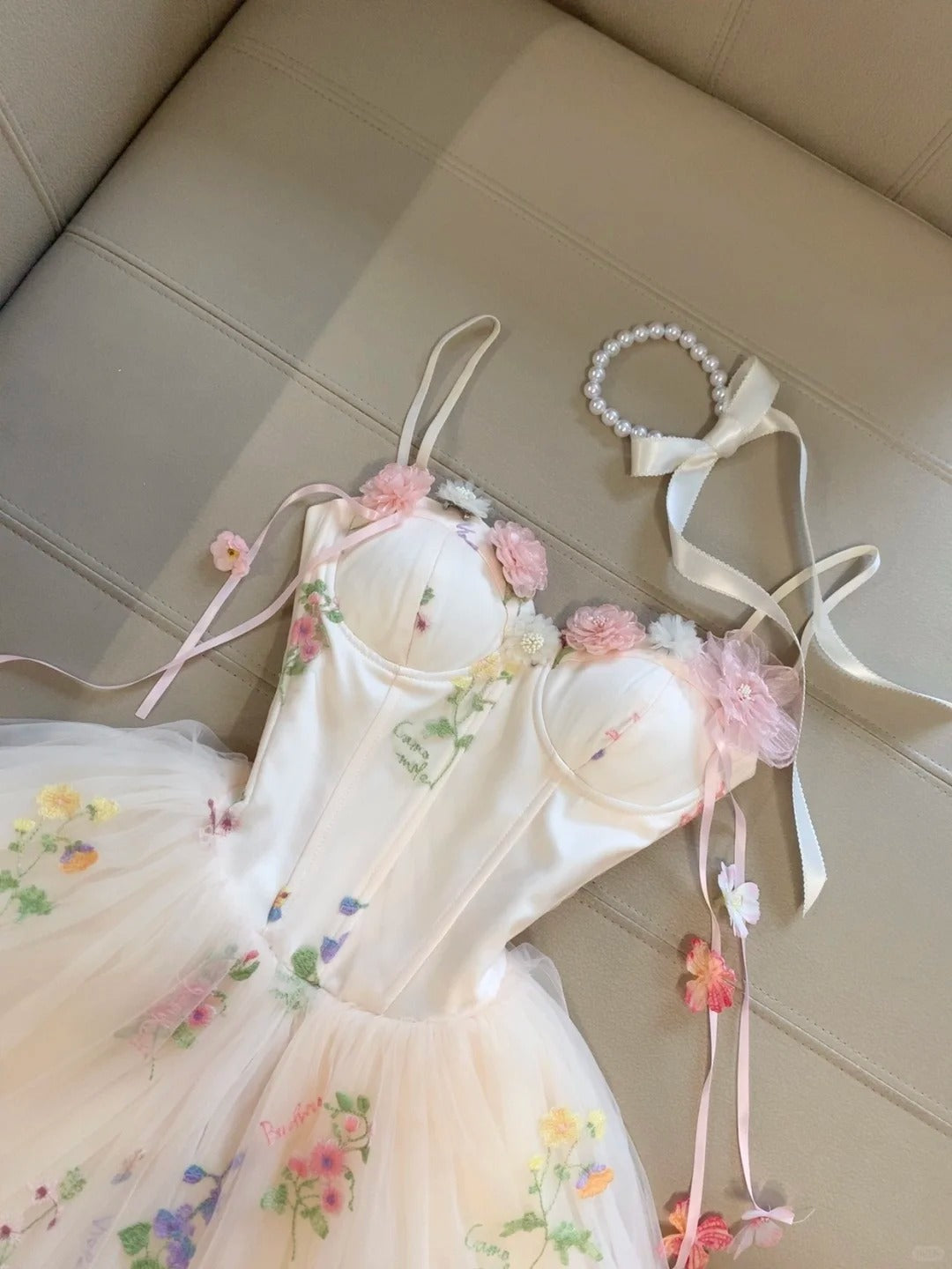 Sweet White Sweetheart Neck A-Line Satin Tulle Short Birthday Prom Dresses Cute Homecoming Dress with Appliques RF0921