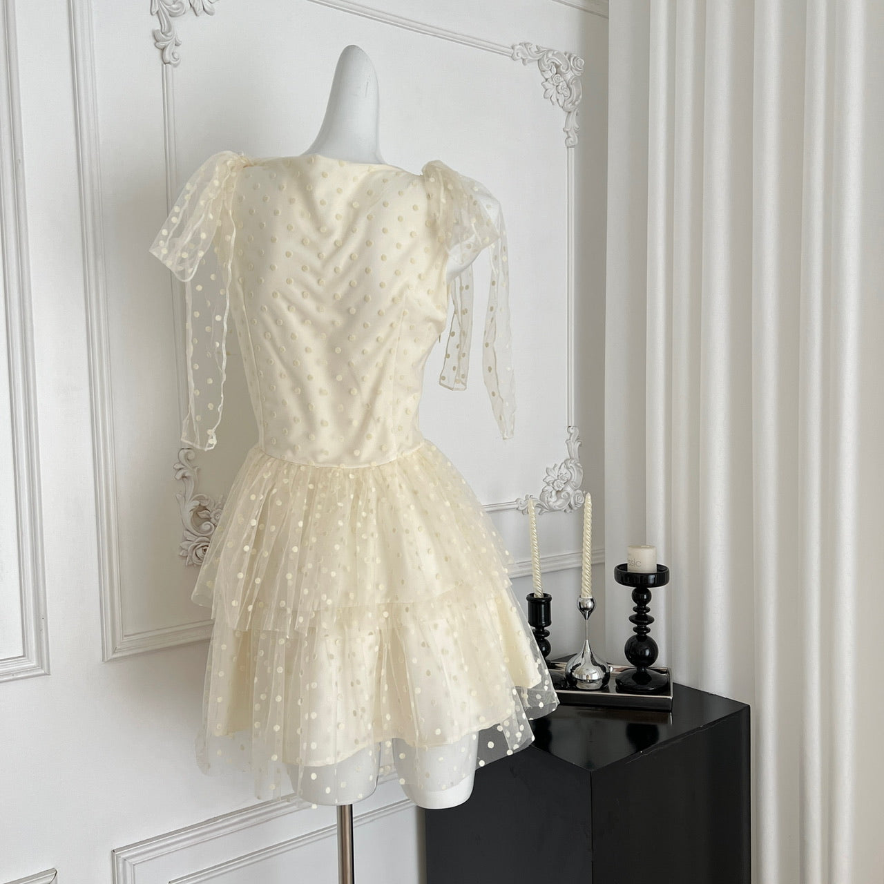 Robe de bal courte en tulle jaune clair à col en V et coupe trapèze, tenue de fête d'anniversaire RF0938
