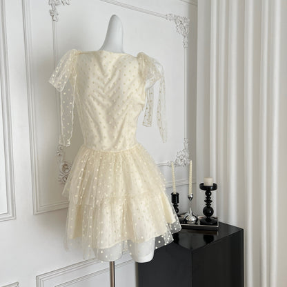 Robe de bal courte en tulle jaune clair à col en V et coupe trapèze, tenue de fête d'anniversaire RF0938