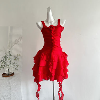 Elegantes rotes Spaghettiträger A-Linie Chiffon Rüschen Kurzes Partykleid für draußen RF0940