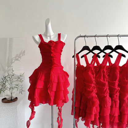 Elegantes rotes Spaghettiträger A-Linie Chiffon Rüschen Kurzes Partykleid für draußen RF0940