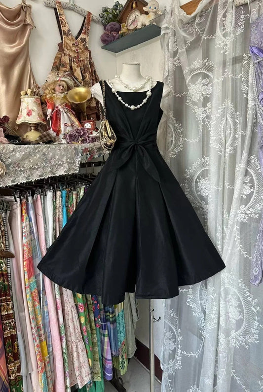 Glamour Black Jewel A-Line Satin Short Party Dress Simple Homecoming Dress RF0951