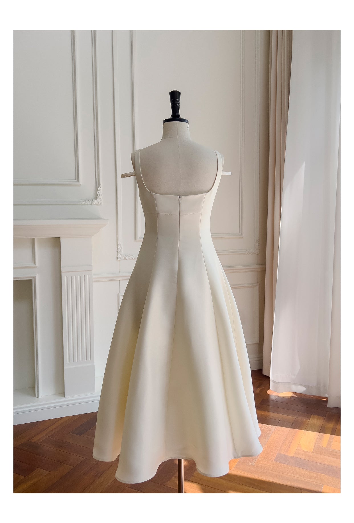 Robe de soirée courte en satin, coupe trapèze, col carré, blanc cassé, RF0986