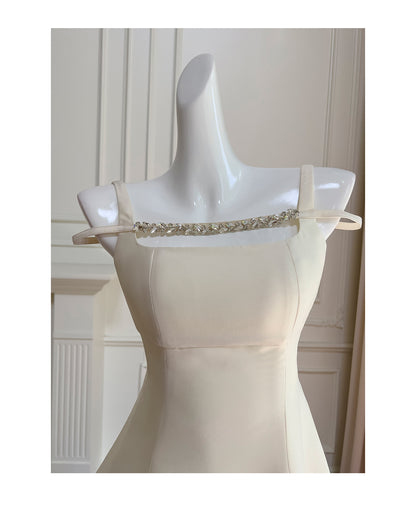 Robe de soirée courte en satin, coupe trapèze, col carré, blanc cassé, RF0986