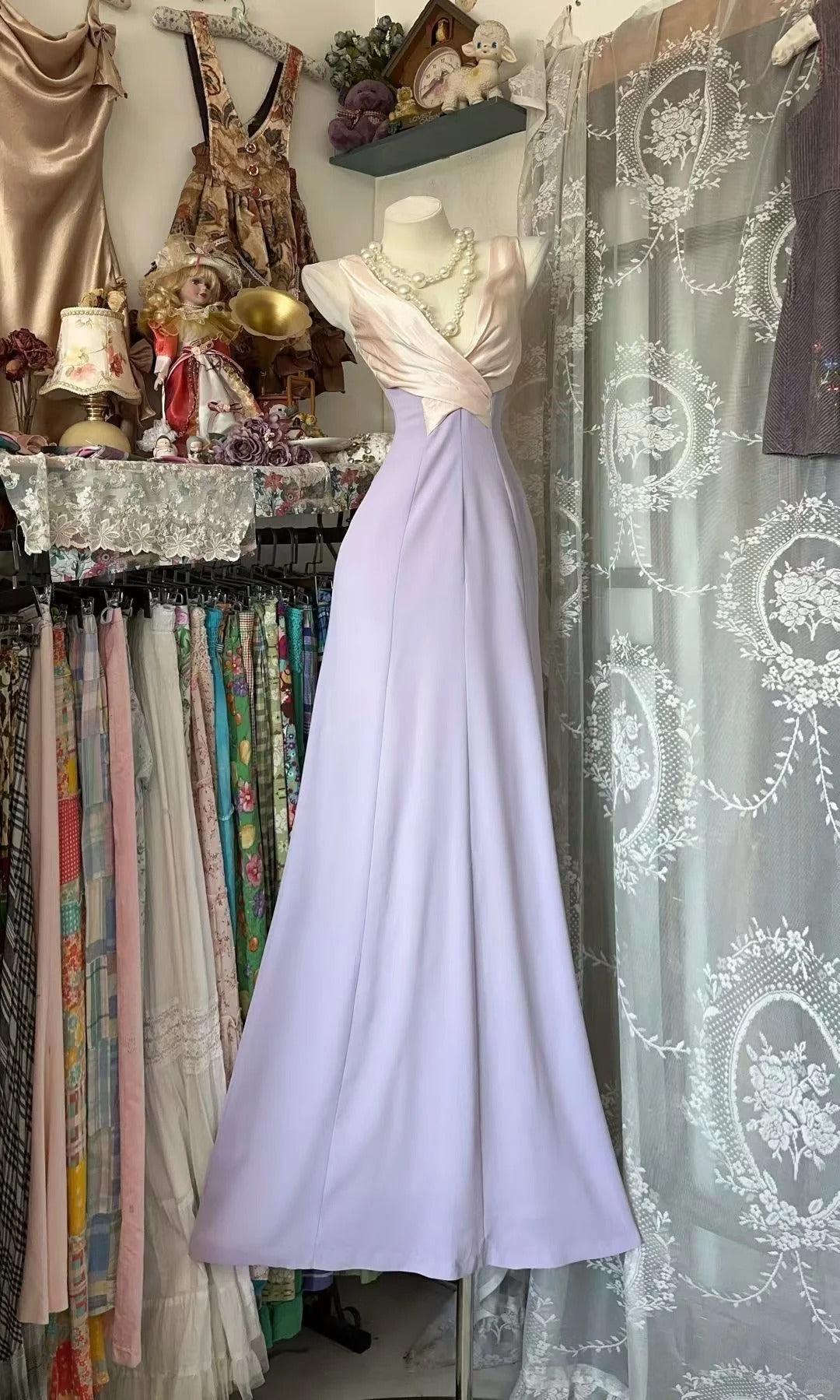 Bescheidene Ballkleider Meerjungfrau V-Ausschnitt Lila Chiffon Ärmellose Abendkleider N3606