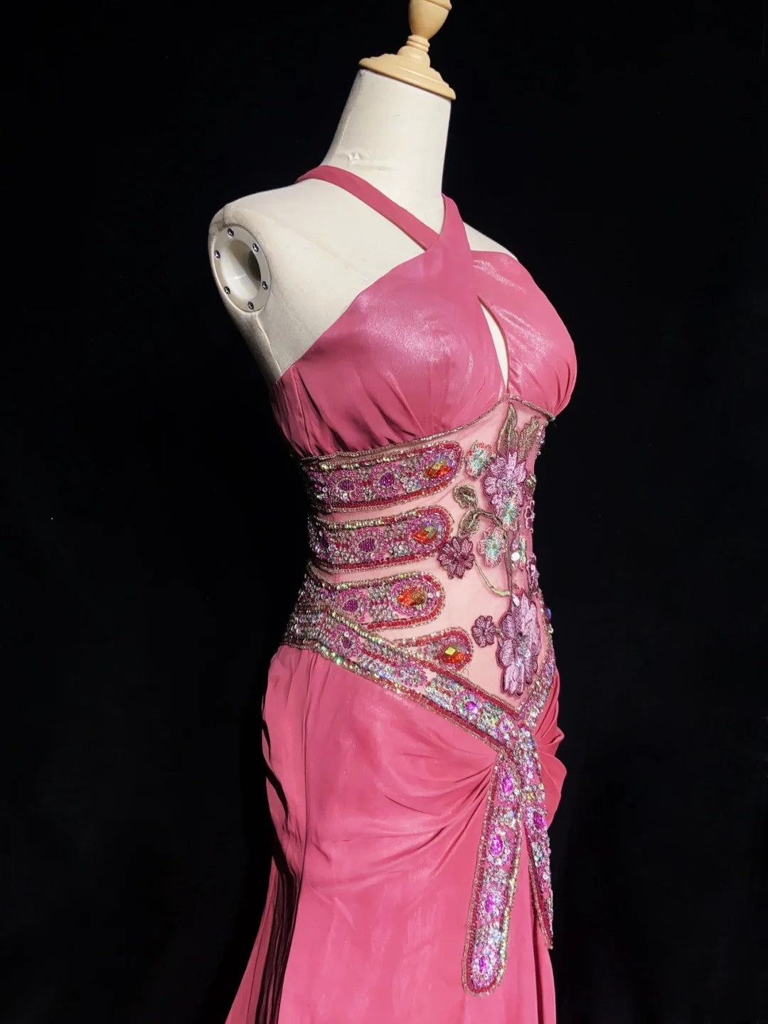 Trendige Abiballkleider Inspiration Meerjungfrauen-Neckholder Pinkes Chiffon-Ballkleid mit Perlenstickerei Formelle Abendkleider N3207
