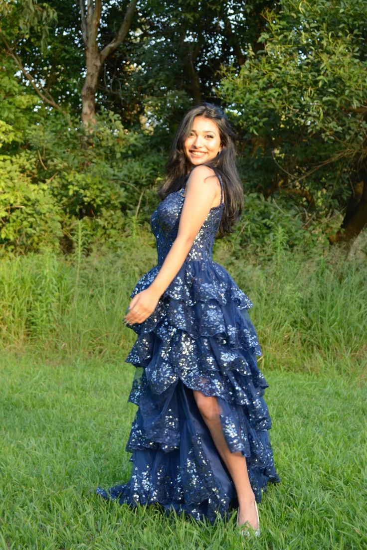 Robe de bal spéciale à bretelles en forme de cœur, dentelle bleu marine foncé, fente haute, sans manches, longue, inspiration robe de bal AB1031