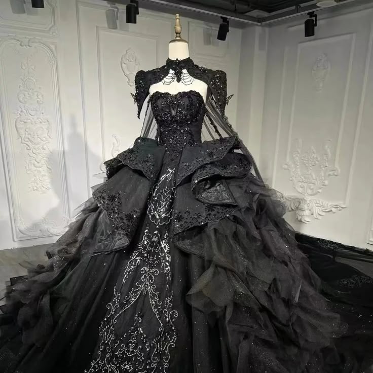 Modest Ball Gown Strapless Black Appliques Tulle Long Quinceanera Dresses Sexy Quinceanera Gowns Sweet 16 Dress B255