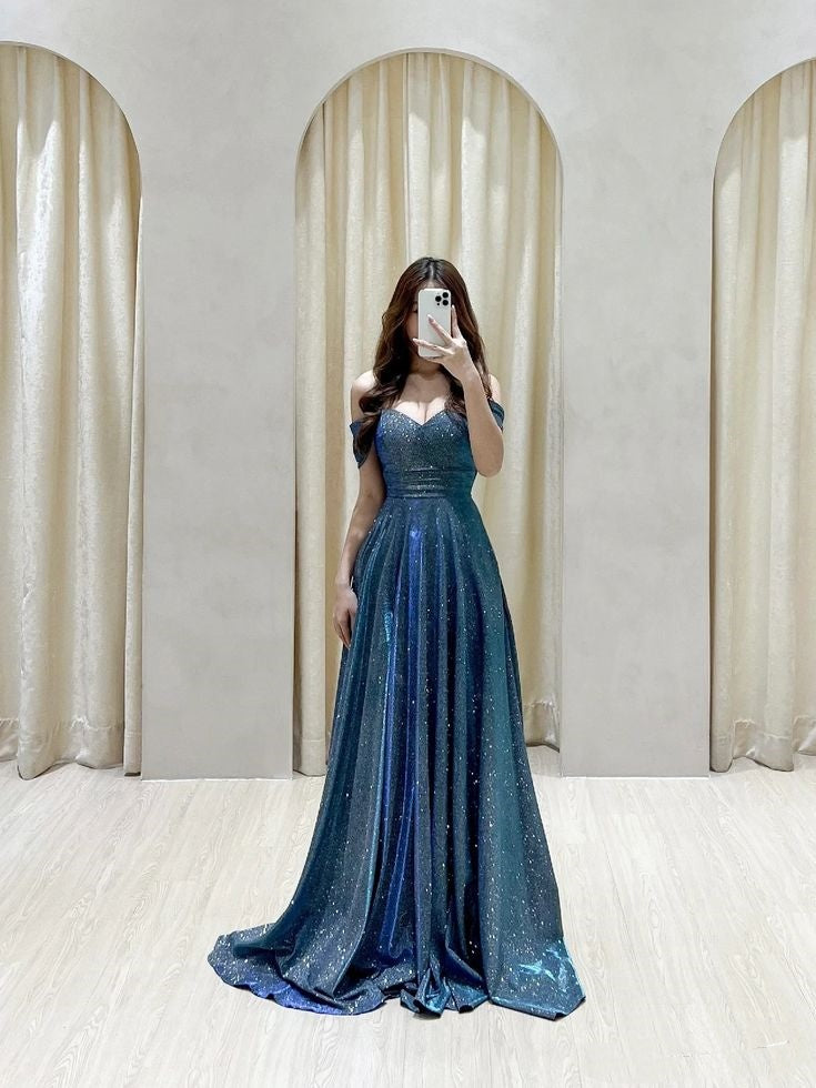 Robe de bal élégante bleu marine à sequins, coupe trapèze, épaules dénudées : inspiration pour adolescentes, tenue de soirée, robe de bal AB106