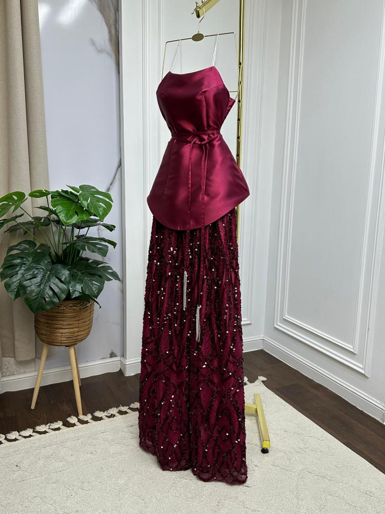 Robe de bal vintage trapèze sans bretelles en satin bordeaux, longueur au sol, inspiration dentelle, robe longue de bal B386