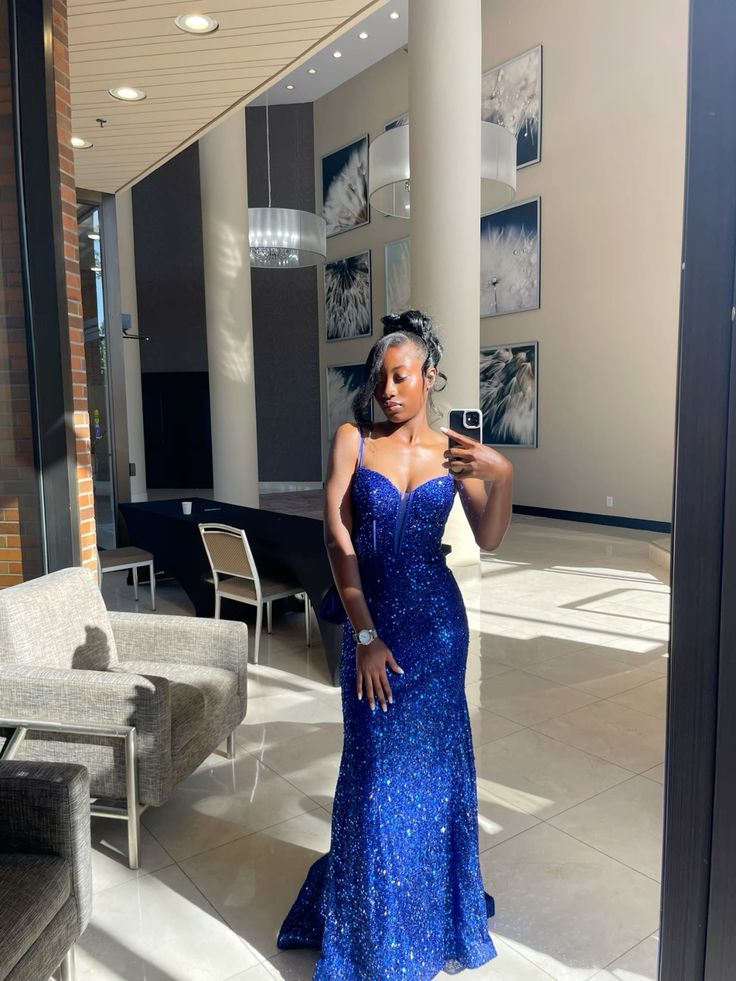 Robe de bal longue sirène élégante à fines bretelles et sequins bleu roi - Inspiration robes de bal AB111