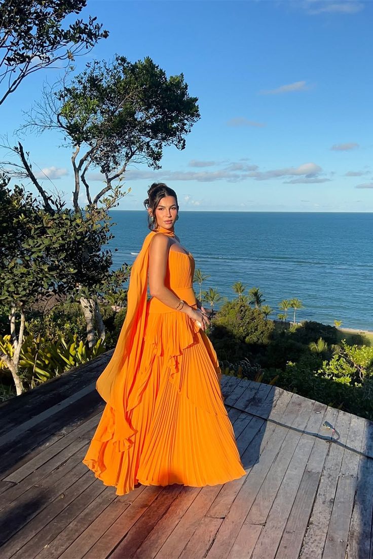 Bezauberndes orangefarbenes, trägerloses, ärmelloses Chiffon-Abendkleid in A-Linie mit Reißverschlussfalten AB996