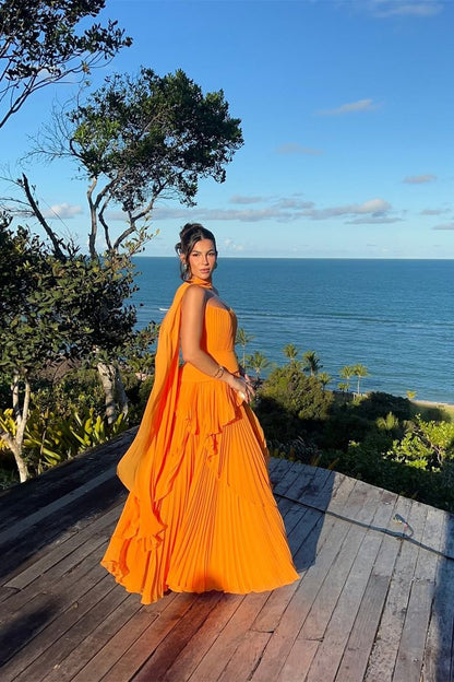 Bezauberndes orangefarbenes, trägerloses, ärmelloses Chiffon-Abendkleid in A-Linie mit Reißverschlussfalten AB996