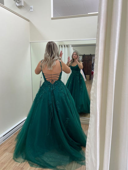Elegantes, formelles Abendkleid mit Spaghettiträgern in Dunkelgrün, ideal für College, Abschlussball und andere festliche Anlässe für Teenager (N1111)