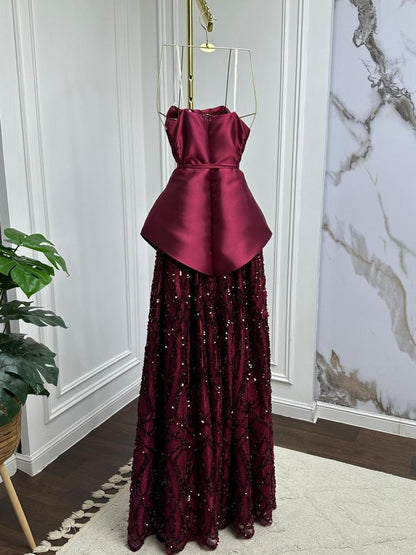 Robe de bal vintage trapèze sans bretelles en satin bordeaux, longueur au sol, inspiration dentelle, robe longue de bal B386