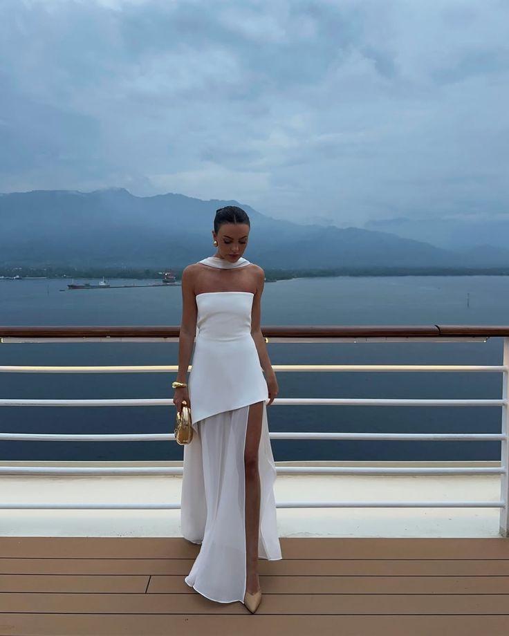 Robe de bal d'été fendue en satin et mousseline blanc sans bretelles, idéale pour les fêtes et les 18 ans (AB2396)