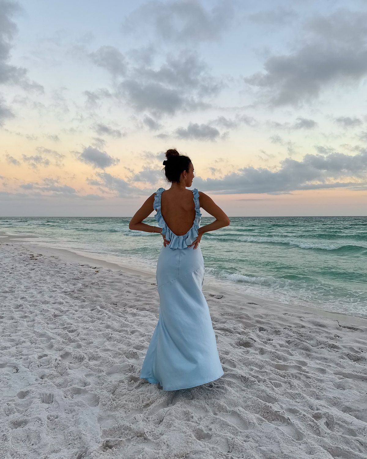 Robe longue sirène simple à col en V en mousseline bleue, inspiration été-printemps, idéale pour les invités de mariage et les anniversaires (N1635)