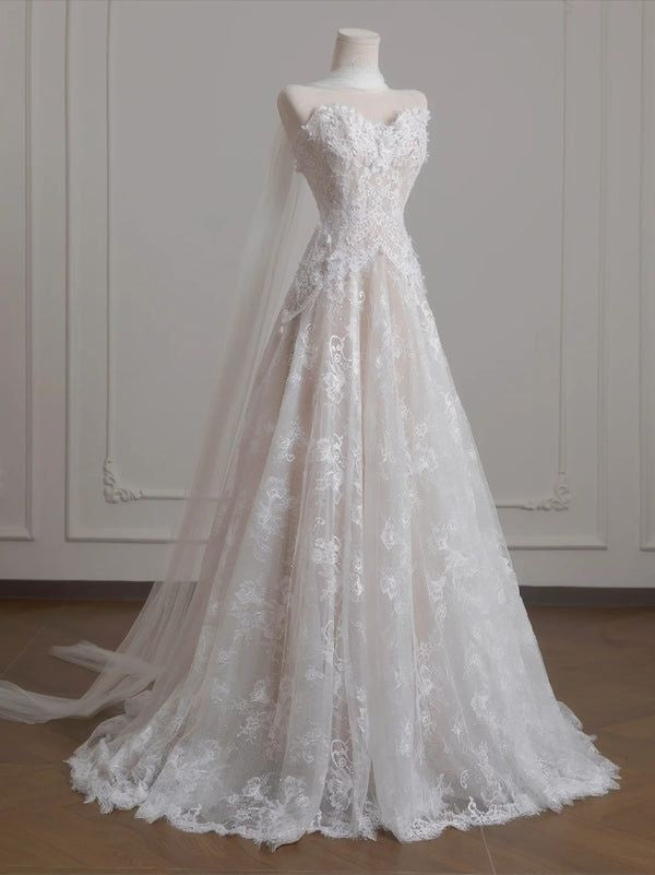 Elegantes, schlichtes Brautkleid in A-Linie mit Herzausschnitt und Spitzenschal, auch in kleinen Größen erhältlich (AB1508)