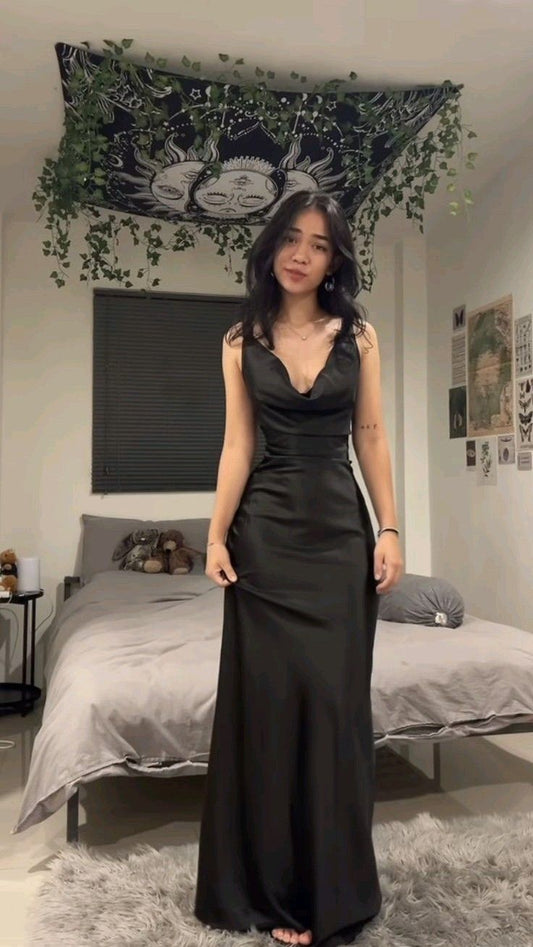 Modernes schwarzes Satin-Abendkleid in A-Linie mit V-Ausschnitt – modisch-ästhetisch für Teenager, festliche Kleider, Party-Outfits, Ballkleid AB1141