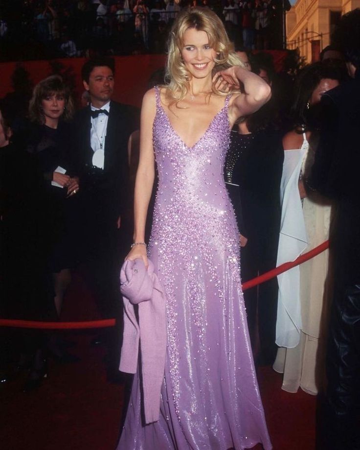 Magnifique robe de soirée violette en satin à décolleté plongeant et perles, modèle AB489