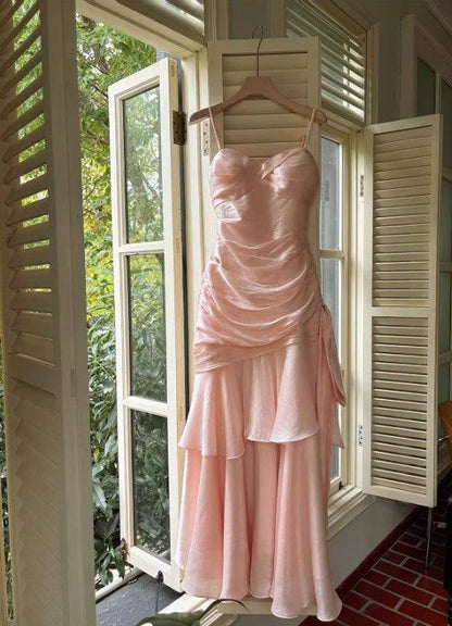 Robe de bal longue vintage à fines bretelles, en mousseline de soie bleue et satin à volants, style féerique, référence N1798
