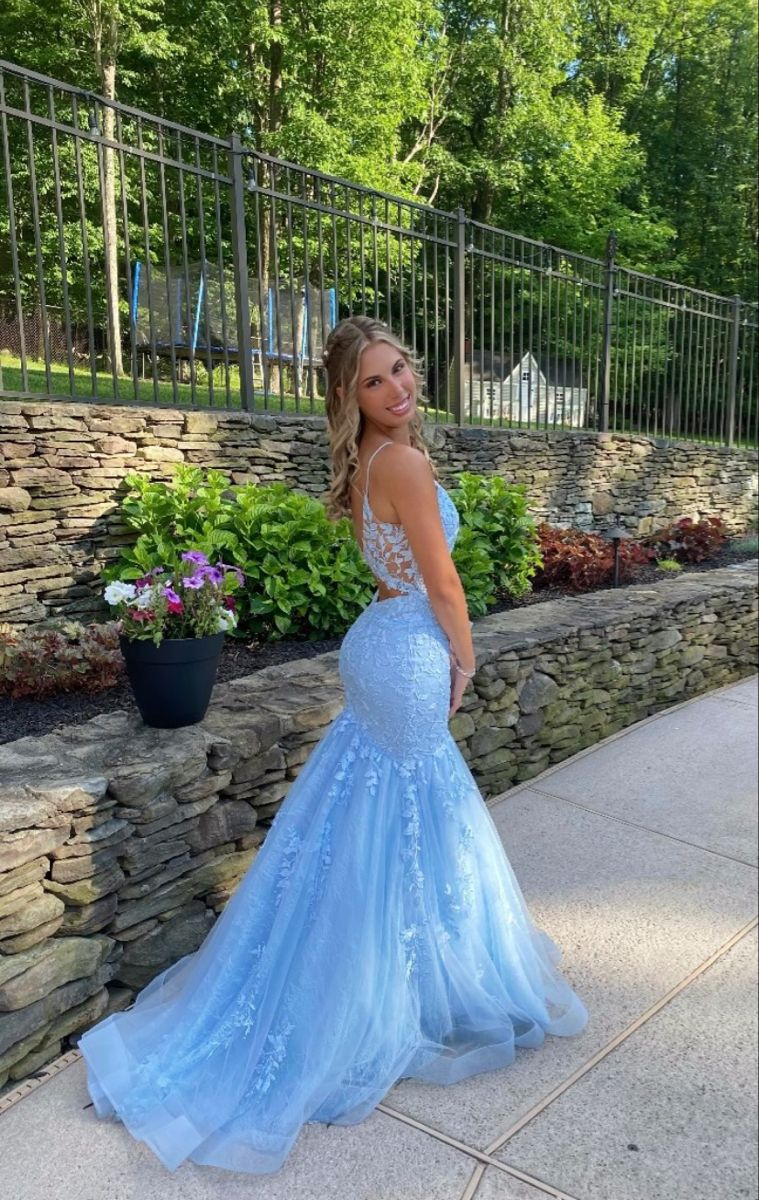 Elegantes Meerjungfrauen-Kleid mit Spaghettiträgern aus hellblauem Tüll – Inspiration für formelle Abendkleider und lange Ballkleider für Damen und Mädchen AB1804