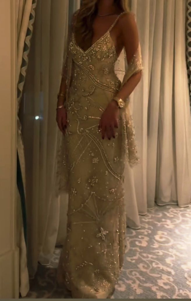 Robe de bal longue sirène à fines bretelles, sequins champagne et cristaux, idéale pour les lycéennes et les jeunes filles. Référence N1661.