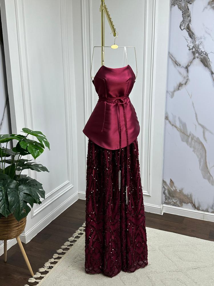 Robe de bal vintage trapèze sans bretelles en satin bordeaux, longueur au sol, inspiration dentelle, robe longue de bal B386