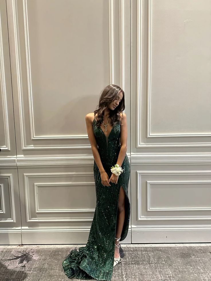 Robe de bal longue à bretelles spaghetti et paillettes vert émeraude foncé, style sirène, inspiration RB1304