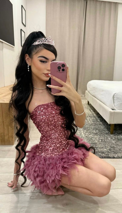 Glitzer-Etui Trägerloses Paillettenkleid mit Kristallen Federn Ärmellos Mini Senior Inspo Kurze Homecoming-Kleider N4745