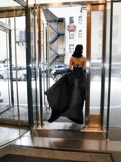 Elegantes A-Linien-Abendkleid mit Spaghettiträgern und Perlenbesatz – Stilvolles Design für Teenager, festliche Anlässe, Partys und Abschlussbälle AB1058