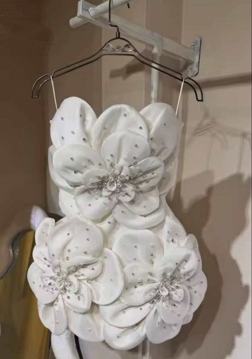 Robe Courte Élastique Élégante Fourreau Bustier Blanche À Fleurs Idées Tenues de Bal Robes de Soirée RB4131