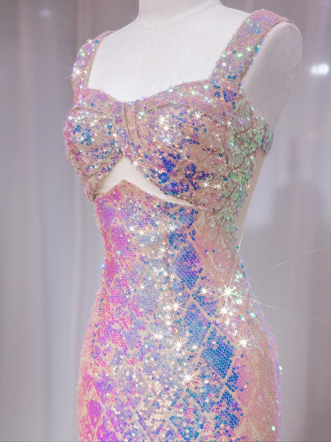 Robe de soirée longue à paillettes roses, décolleté en cœur et bretelles, style sirène scintillante, référence N724
