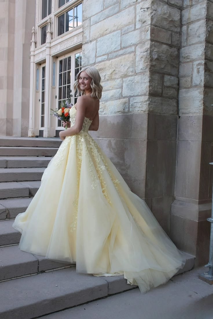 Robe de bal unique en tulle jaune à décolleté cœur avec applications de dentelle, robe de soirée longue AB596