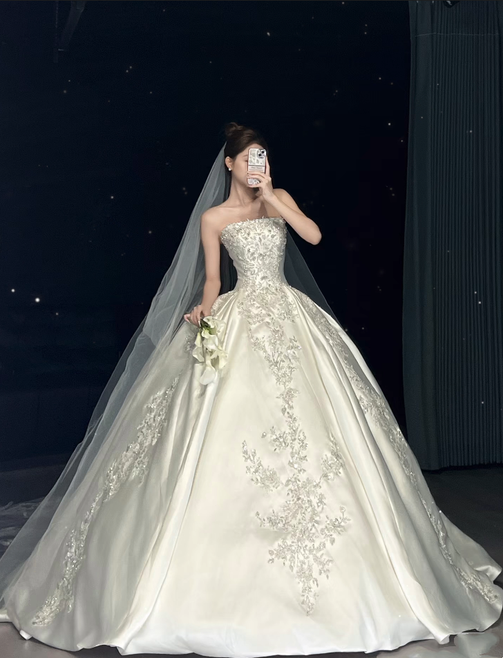Romantic Ball Gown Strapless Appliques Lace Long Wedding Dress Goddesses Gowns Formal Wedding Dresses B17