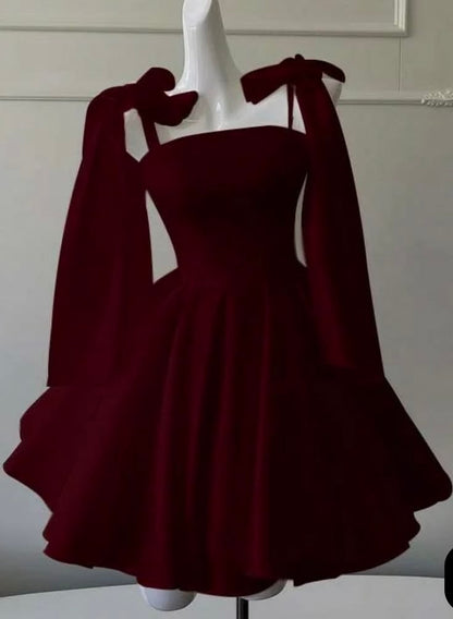 Elegantes Ballkleid Spaghettiträger Burgund Satin Halbförmlich 12. Klasse Inspo Kurze Mini-Heimkehrkleider RB4547