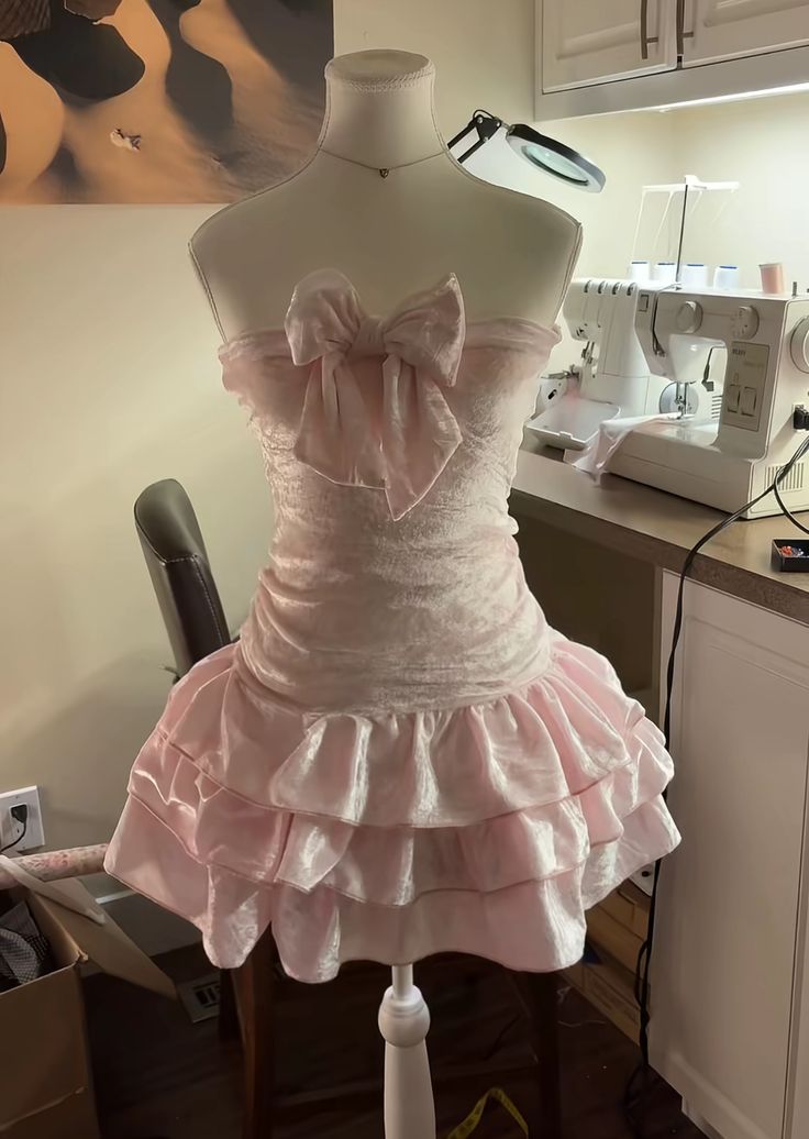 Süßes Etui Trägerlos Spitze Rosa Kurz Mini Eng Anliegend High School Abschlussball Heimkehrkleid RB4632
