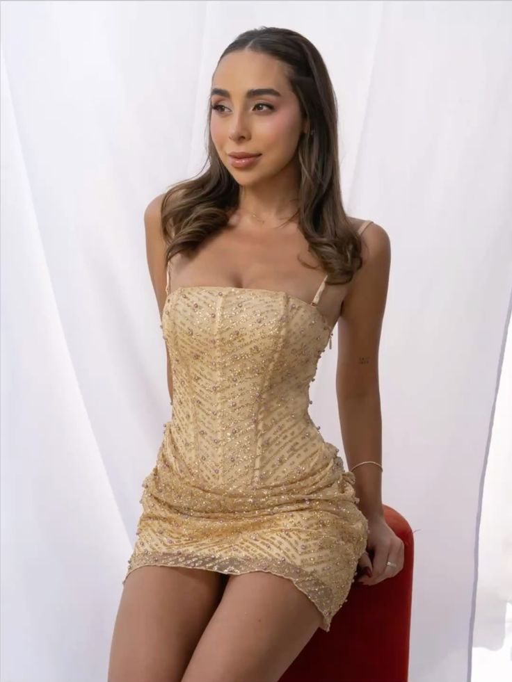 Sexy Etui Spaghettiträger Eng Matric Gold Mini Abschlussball Homecoming Kleider Kurz Inspo Senior Geburtstag Homecoming Outfits RB3553