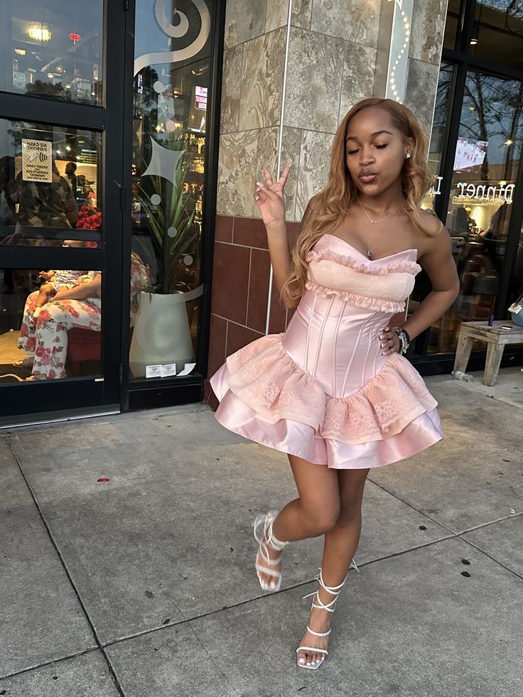 Niedliches Ballkleid Sweetheart-Ausschnitt Spitze Rosa Kurzes Mini Figurbetoniertes Abiball Hoco Outfit Homecoming-Kleider RB4637