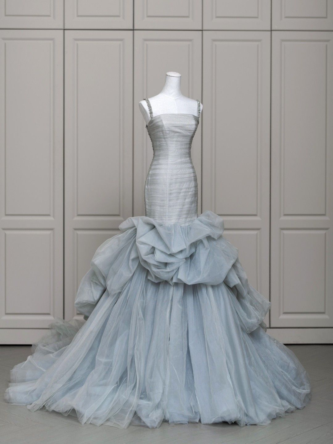 Robe de soirée sirène modeste en tulle bleu ciel clair plissé, longue et élégante, idéale pour un bal de promo ou un 22e anniversaire (AB1387)